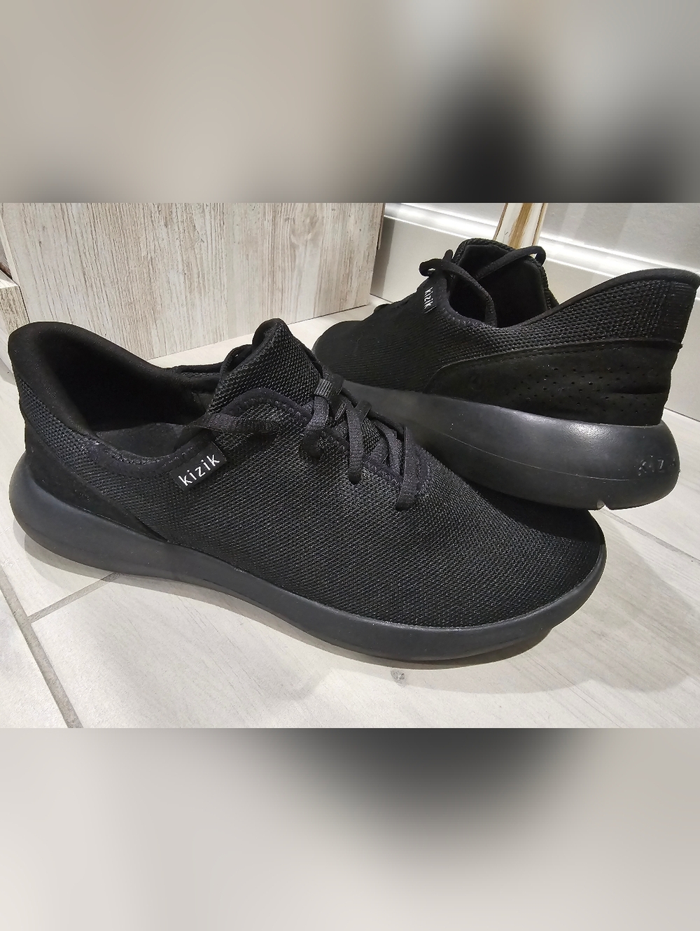 Kizik Men's Black Hands Free Sneakers Size 10